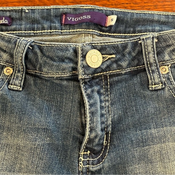 Vigoss size 5 Bermuda Blue Jean Shorts with Distressed Wash and Cuffed Hem - Picture 6 of 8